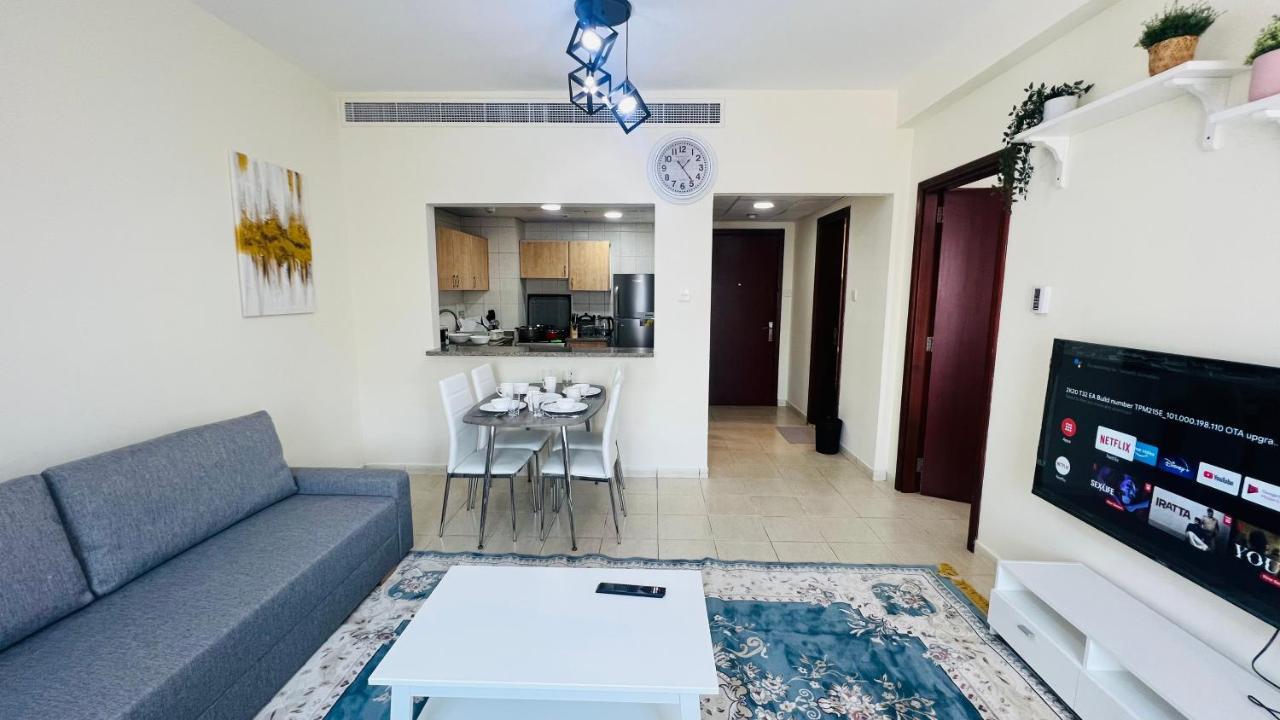Newly Furnished Cozy One Bed Room Apartment 2 Bathroom City View Dubai Exterior photo