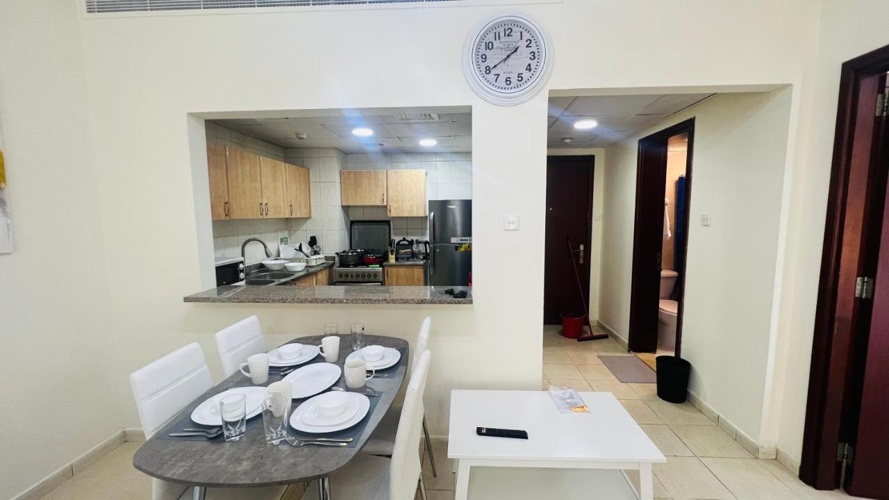 Newly Furnished Cozy One Bed Room Apartment 2 Bathroom City View Dubai Exterior photo