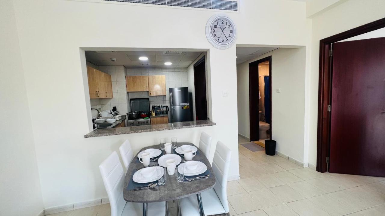 Newly Furnished Cozy One Bed Room Apartment 2 Bathroom City View Dubai Exterior photo
