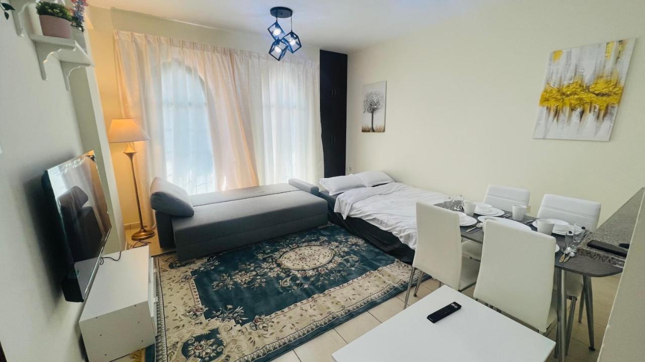 Newly Furnished Cozy One Bed Room Apartment 2 Bathroom City View Dubai Exterior photo