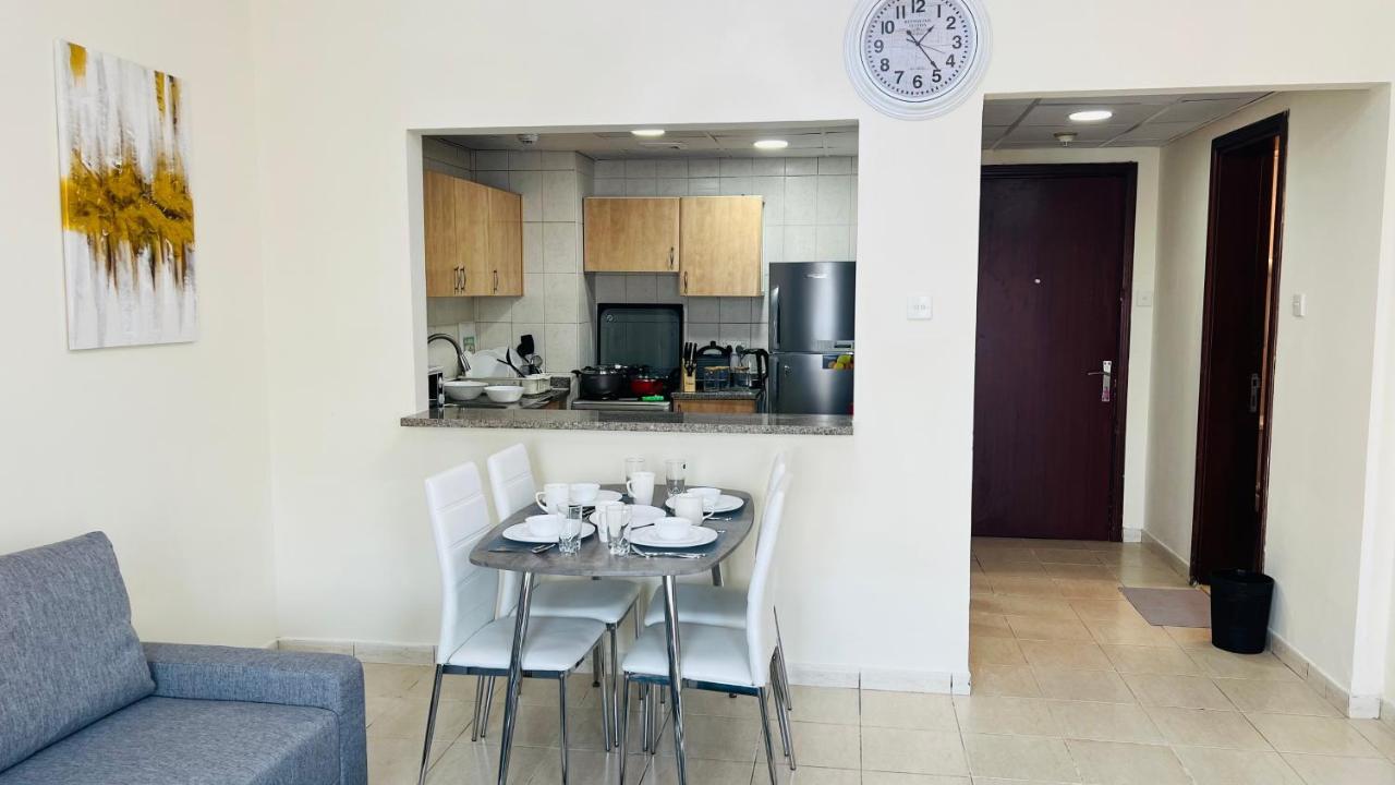 Newly Furnished Cozy One Bed Room Apartment 2 Bathroom City View Dubai Exterior photo